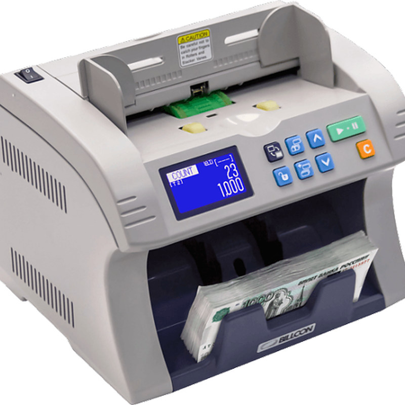 Contadora de billetes BILLCON N-120A en funcionamiento, con un fajo de billetes saliendo por la bandeja de recepción.