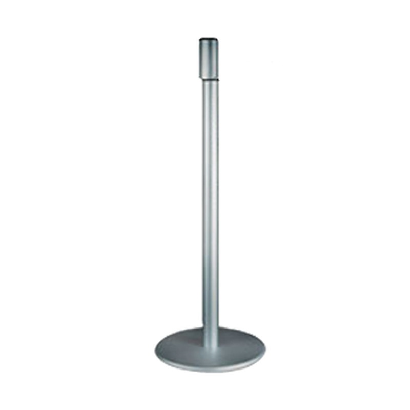 Poste de fila mixto sobre fondo blanco, con base circular y cuerpo metálico. Distribuido por Bertech en Honduras.