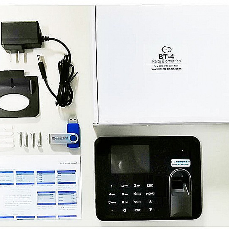 Todo lo que trae la caja del reloj biométrico BT-4: el equipo, su caja rotulada, el adaptador de corriente, el cable, la memoria USB.