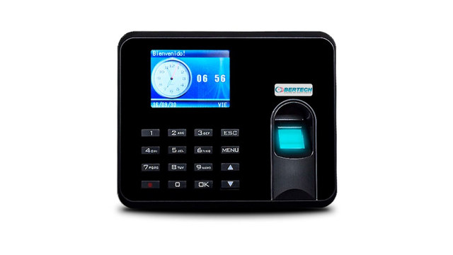 Reloj biométrico de huella BT-4 de frente, con la pantalla a color encendida, el teclado numérico y el lector de huella.