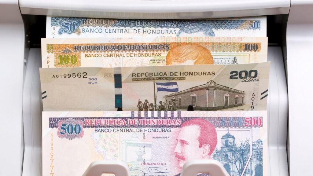 tres denominaciones de billetes con marca de agua en Honduras